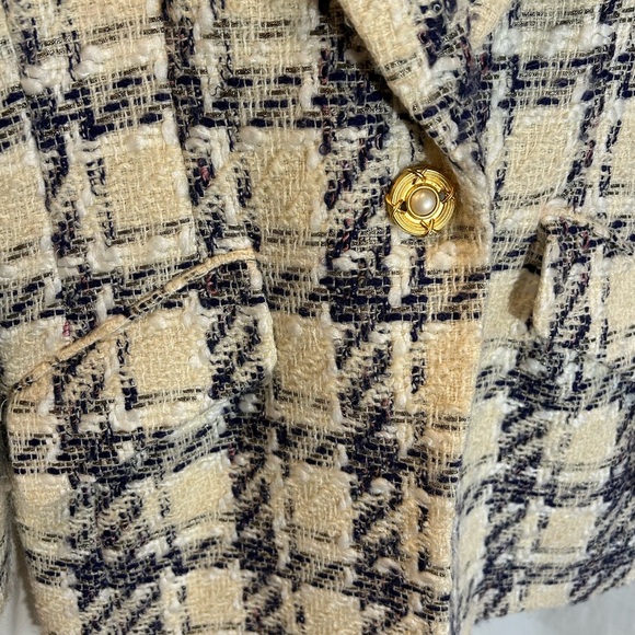 Elegant Tweed Blazer - Picture 5 of 6
